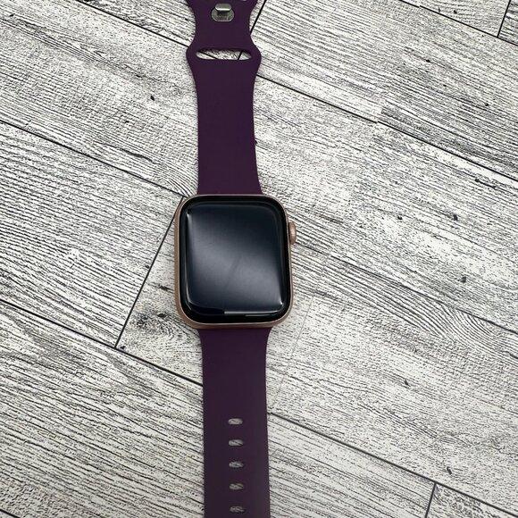Apple Watch Series 6 (GPS, 44mm) Gold Aluminum Case w/Purple Band, incl. charger - Picture 3 of 16